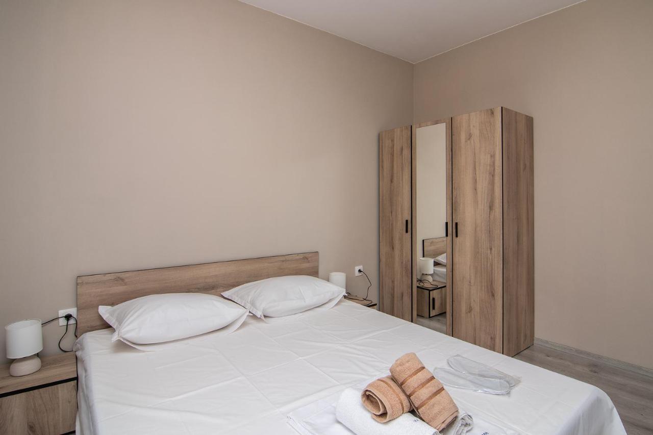 Appartement Cozy Flats Nearby Center Free Park Area à Varna Extérieur photo